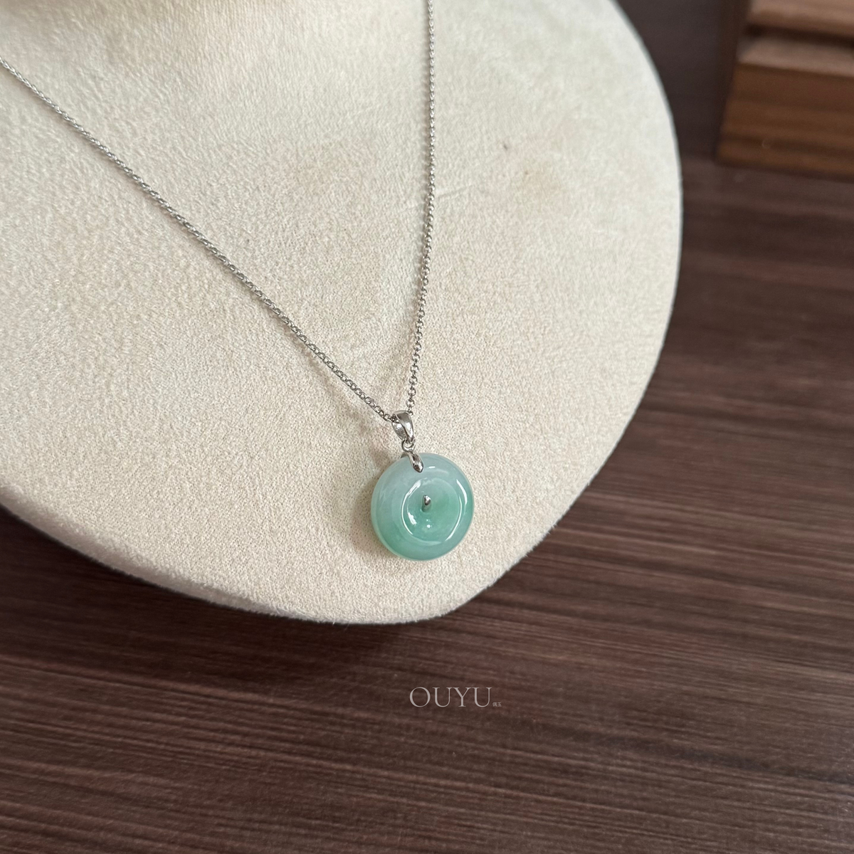 Soft Green Necklace · 平安扣