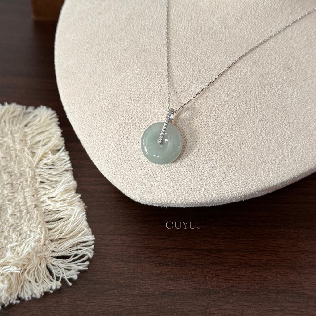 Soft Buckle Necklace · 平安扣