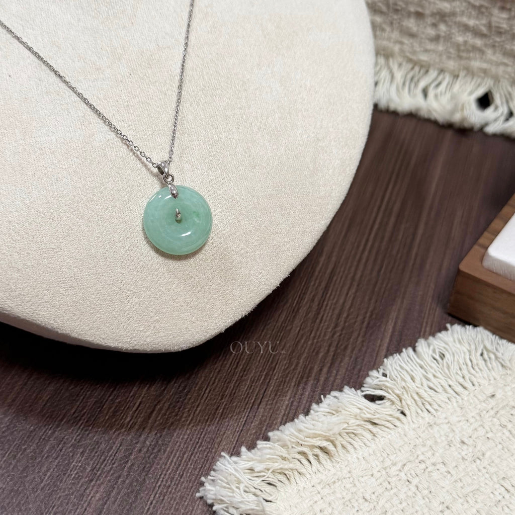 Light Apple Green Necklace