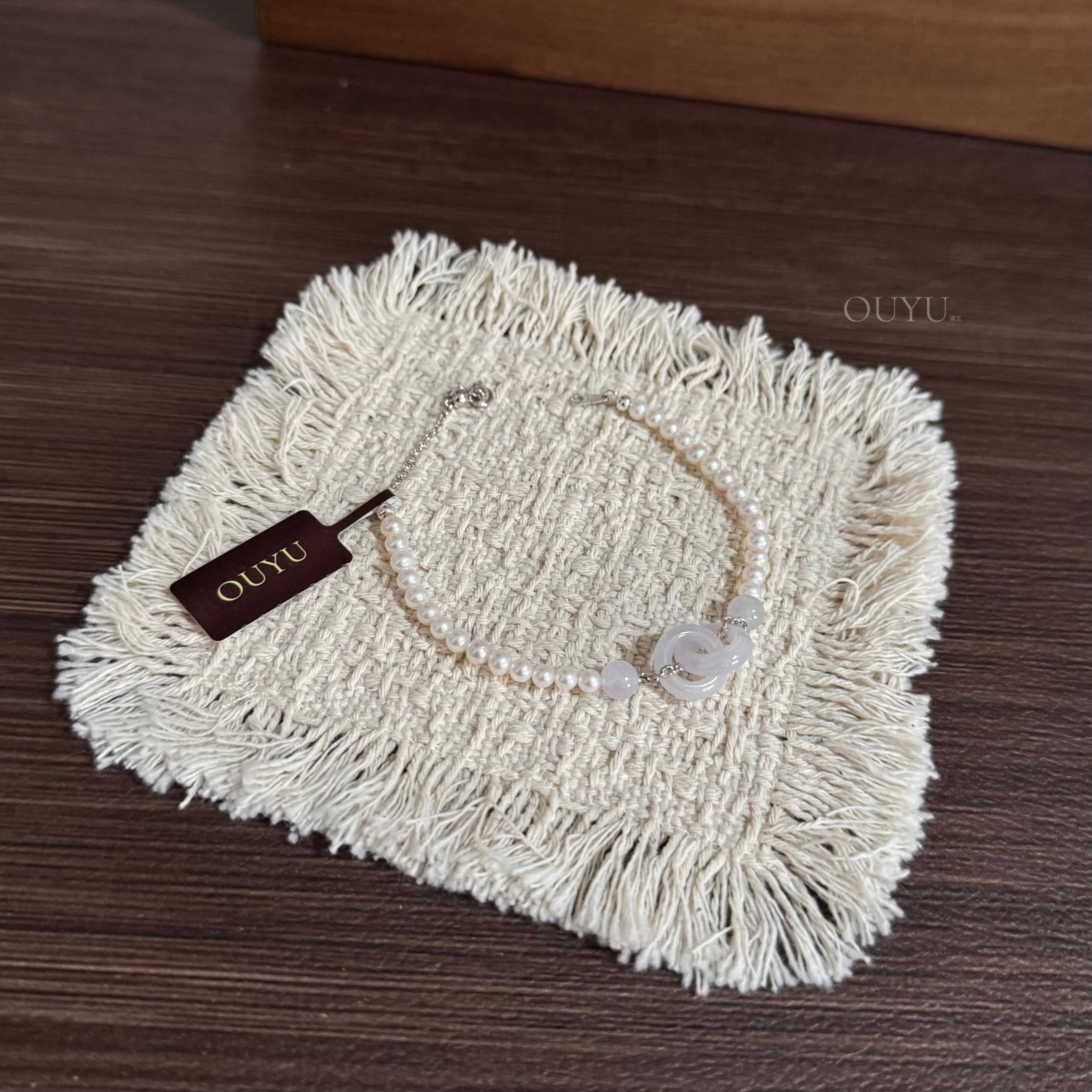 Interlocking Pendant Bracelet
