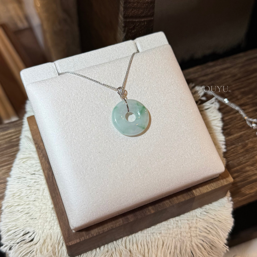 Light Piaohua Donut Necklace · 飘花甜甜圈