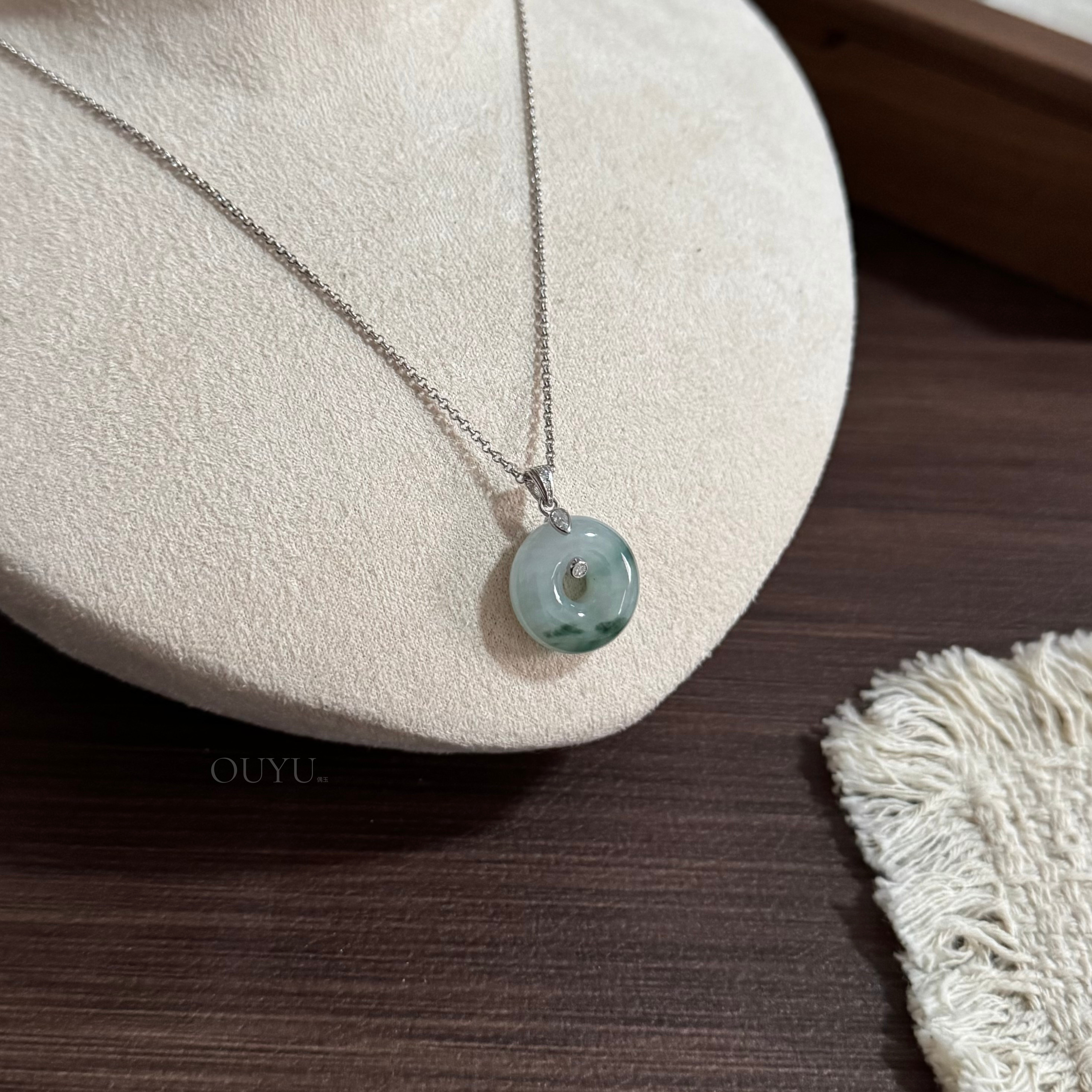 Floating Flowers Donut Necklace