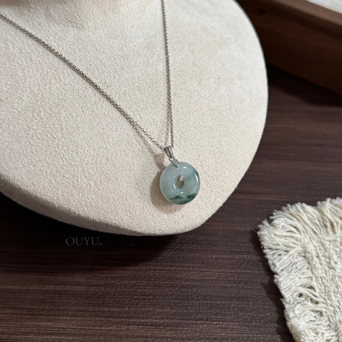 Floating Flowers Donut Necklace
