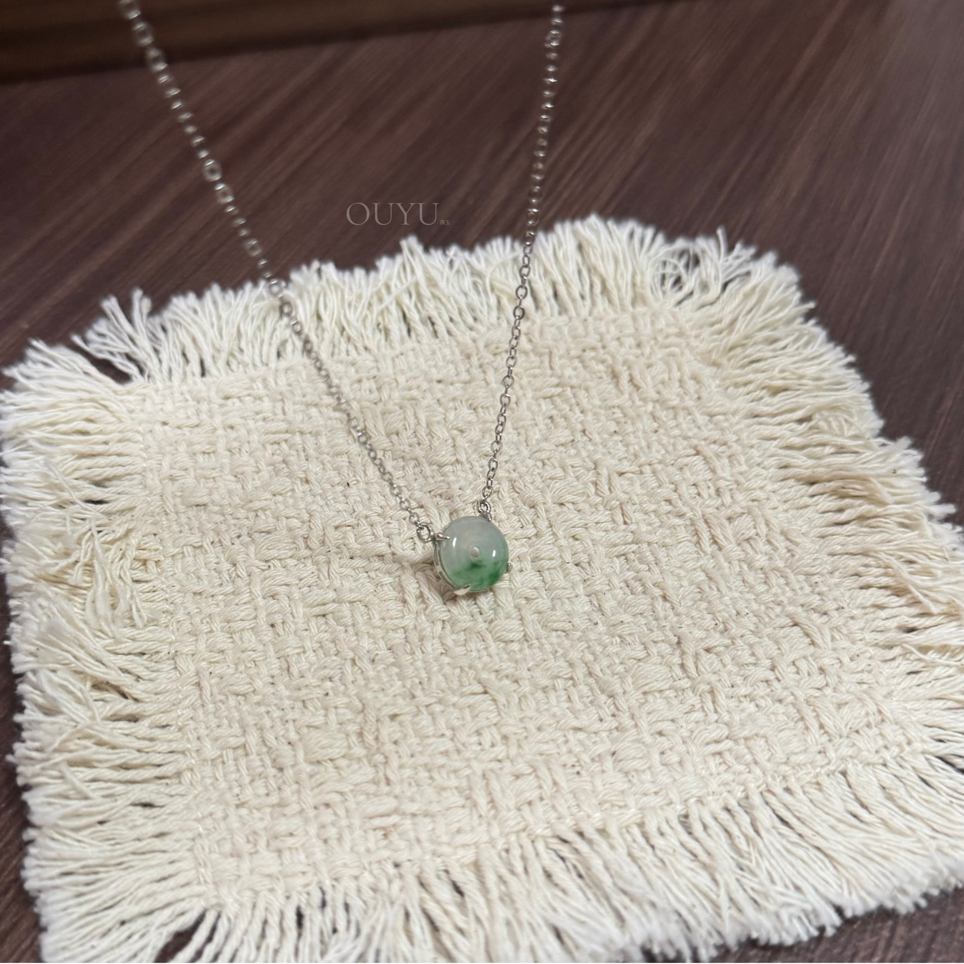 Petite 平安扣 Necklace
