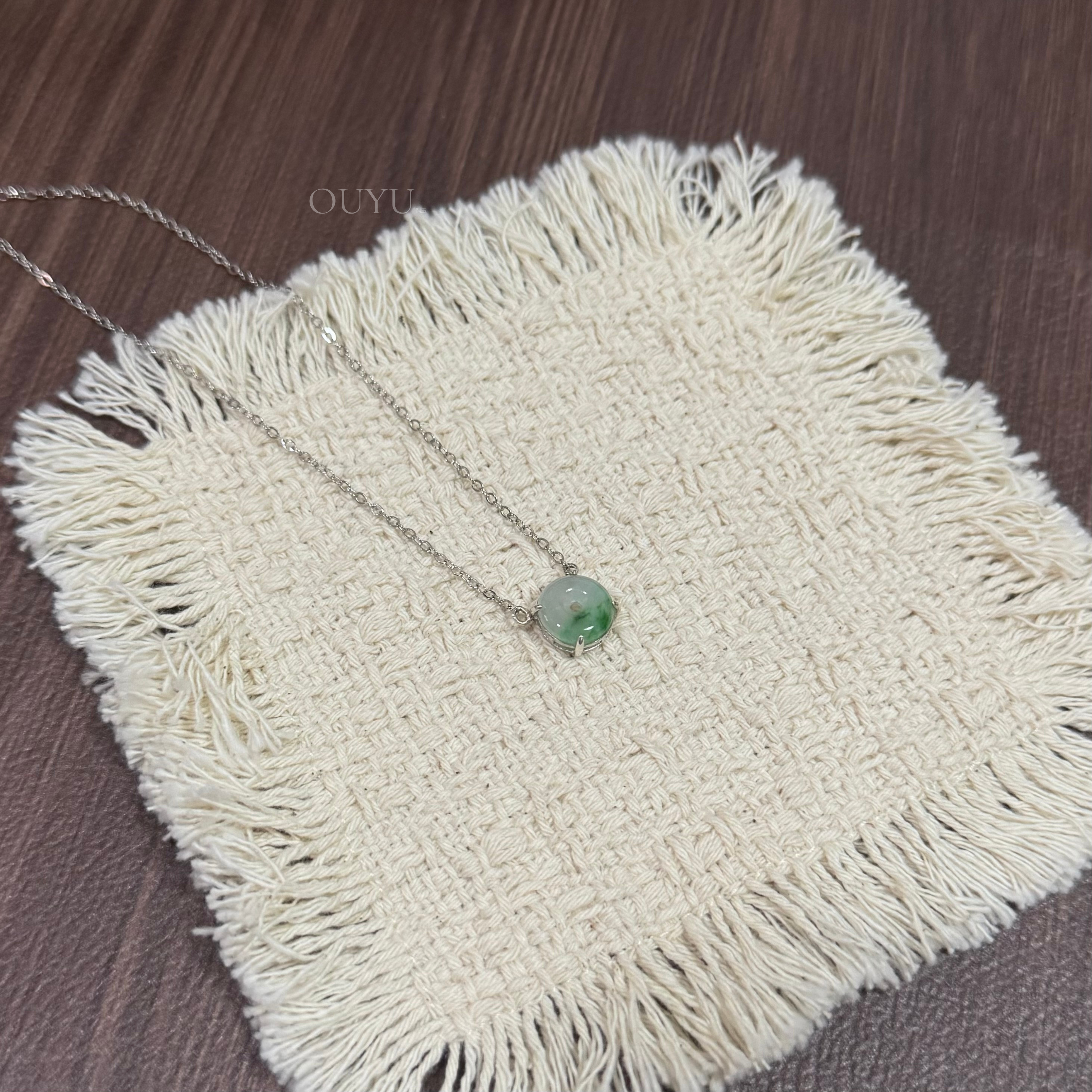 Petite 平安扣 Necklace