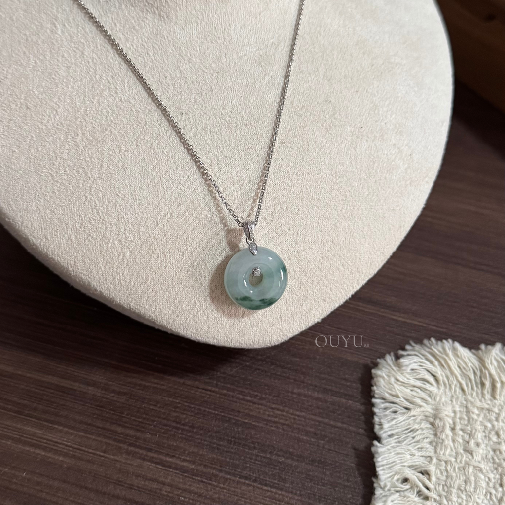 Floating Flowers Donut Necklace