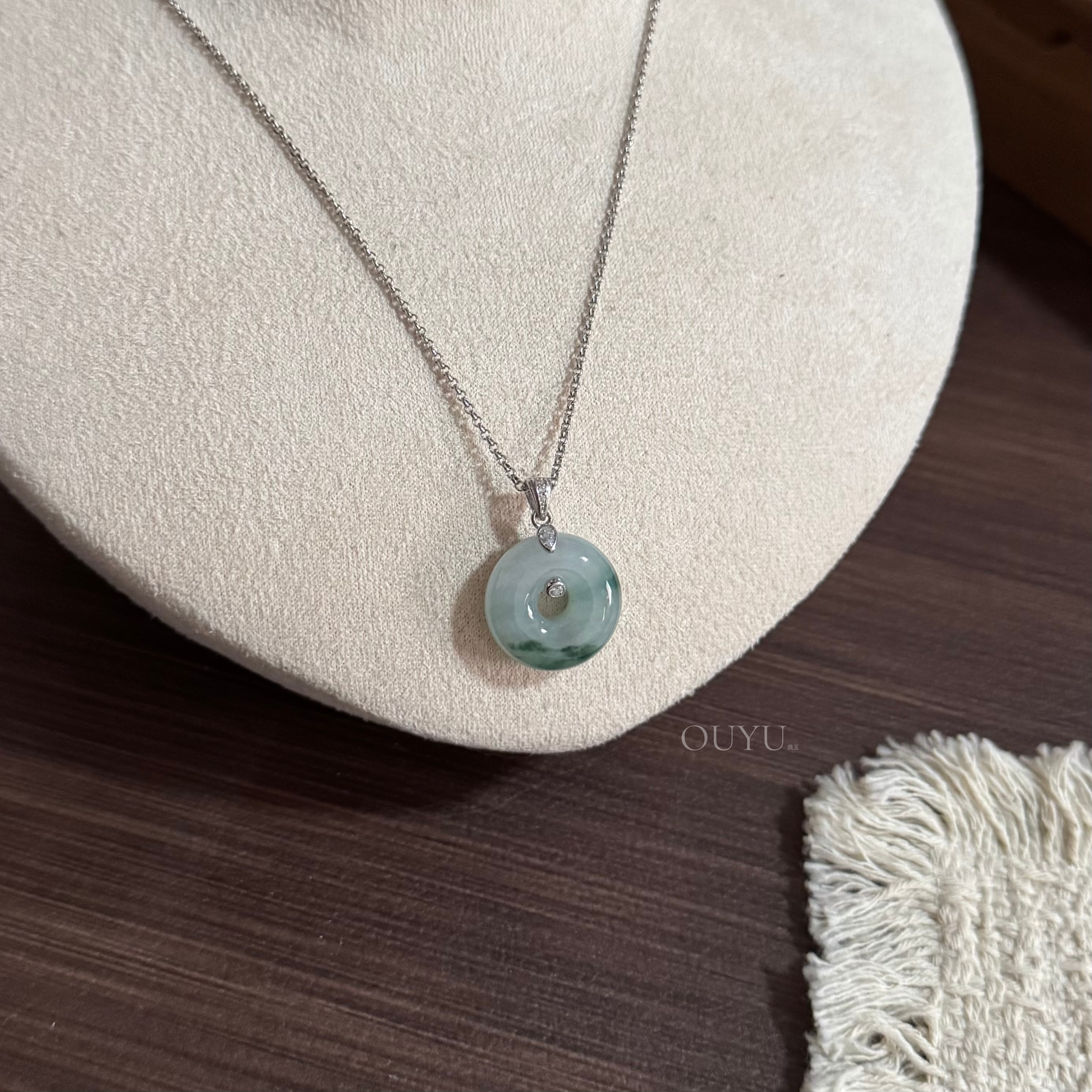 Floating Flowers Donut Necklace