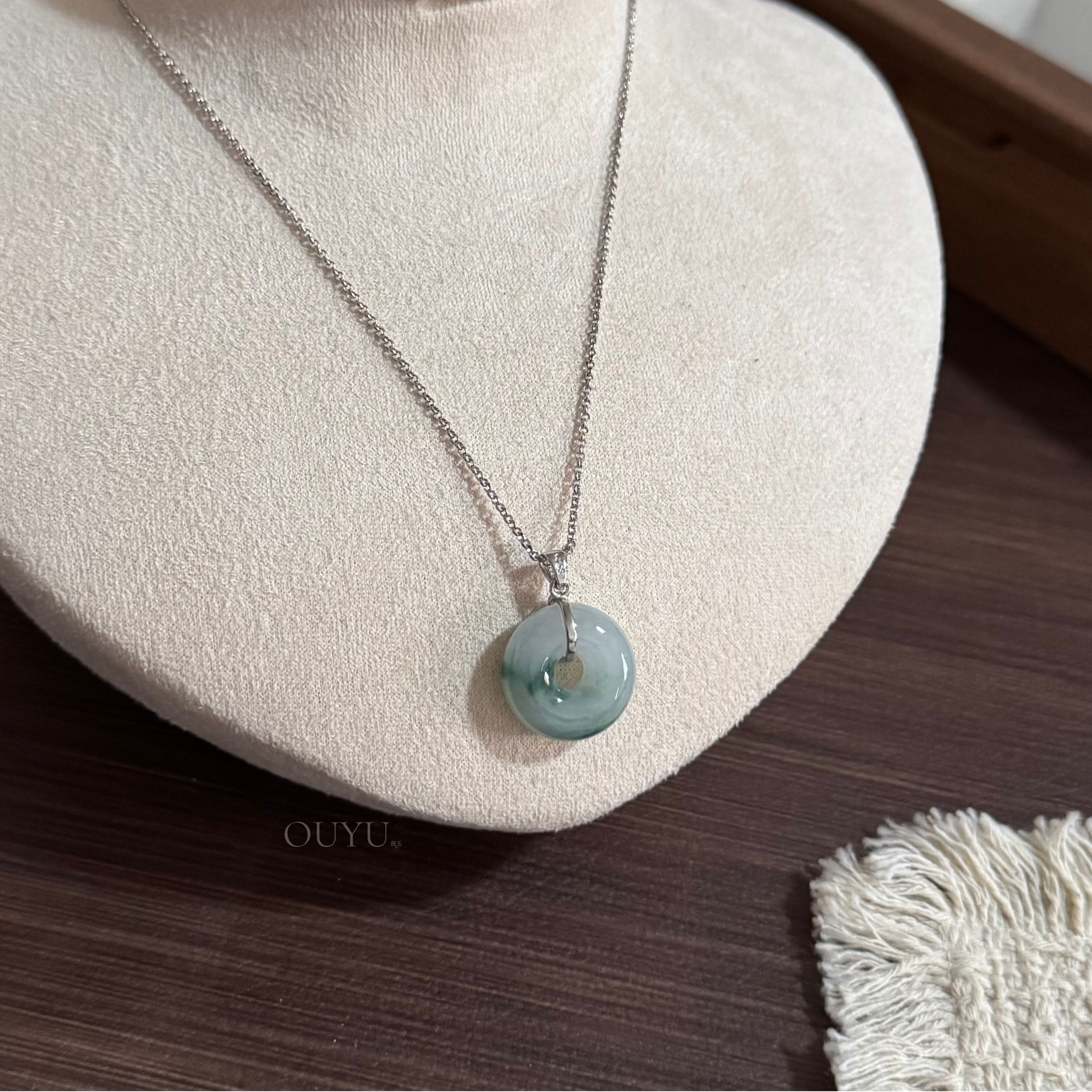 Floating Flowers Donut Necklace