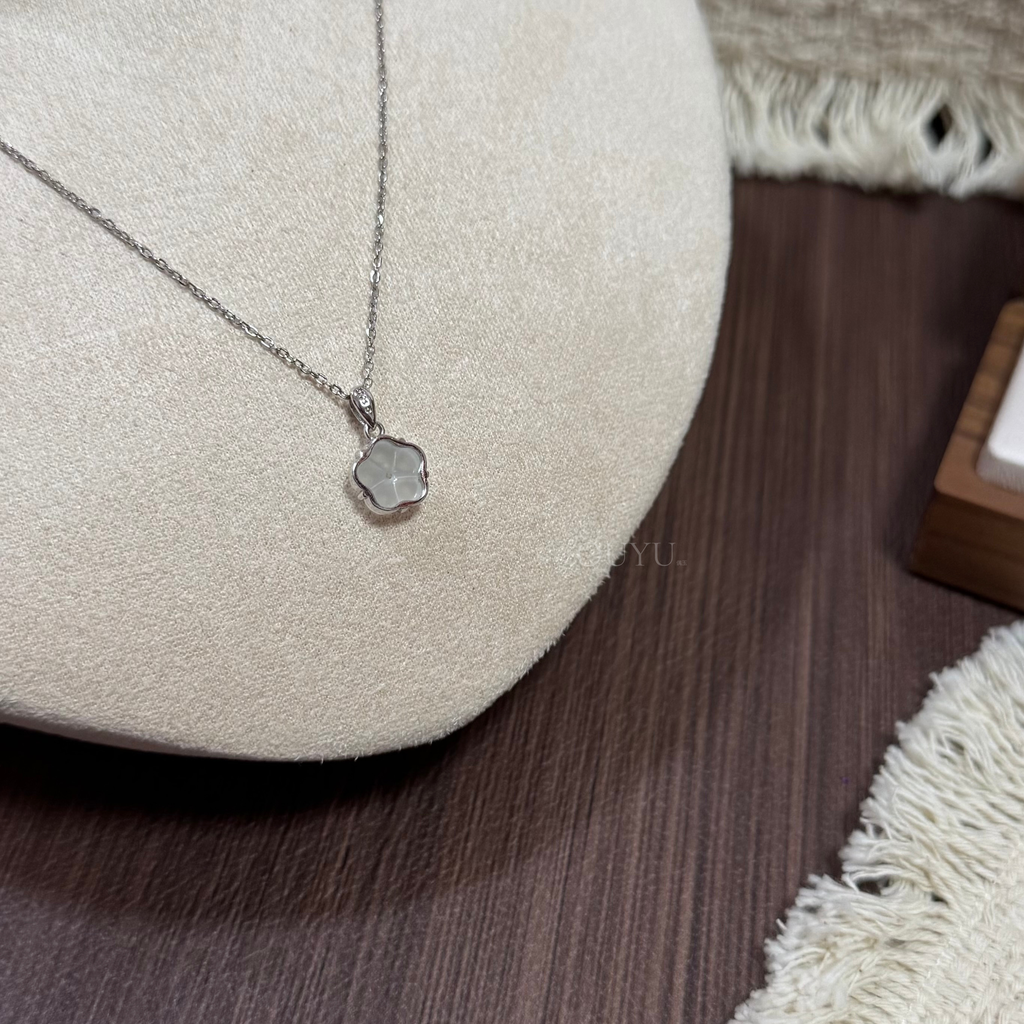 Petite Flower Necklace