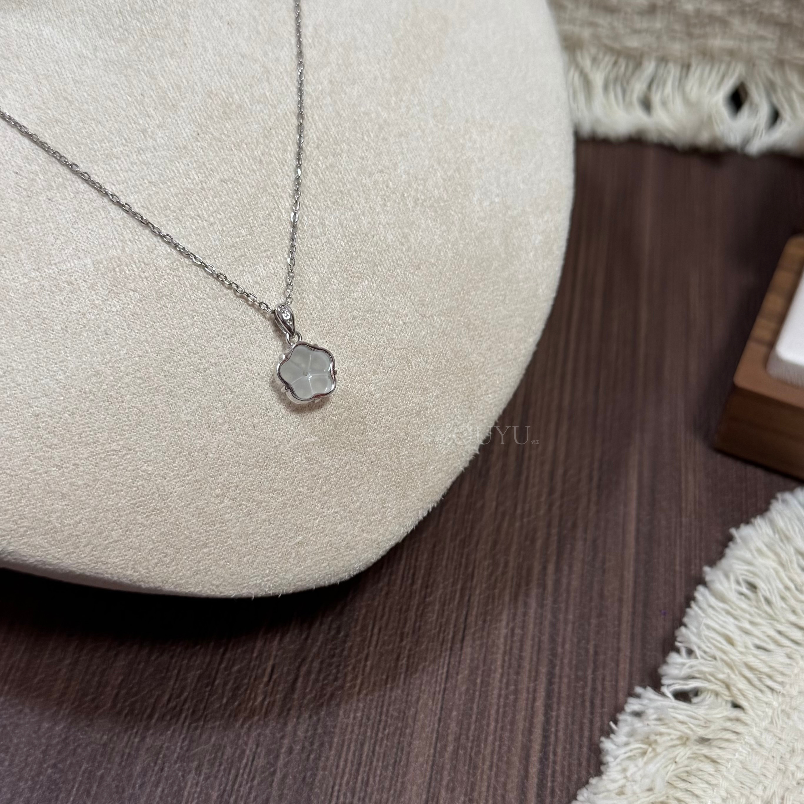 Petite Flower Necklace