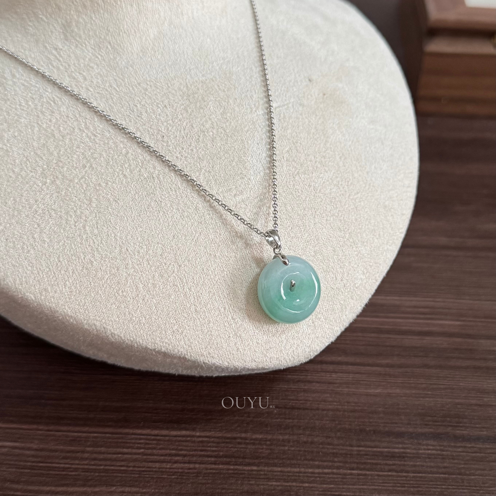 Soft Green Necklace · 平安扣