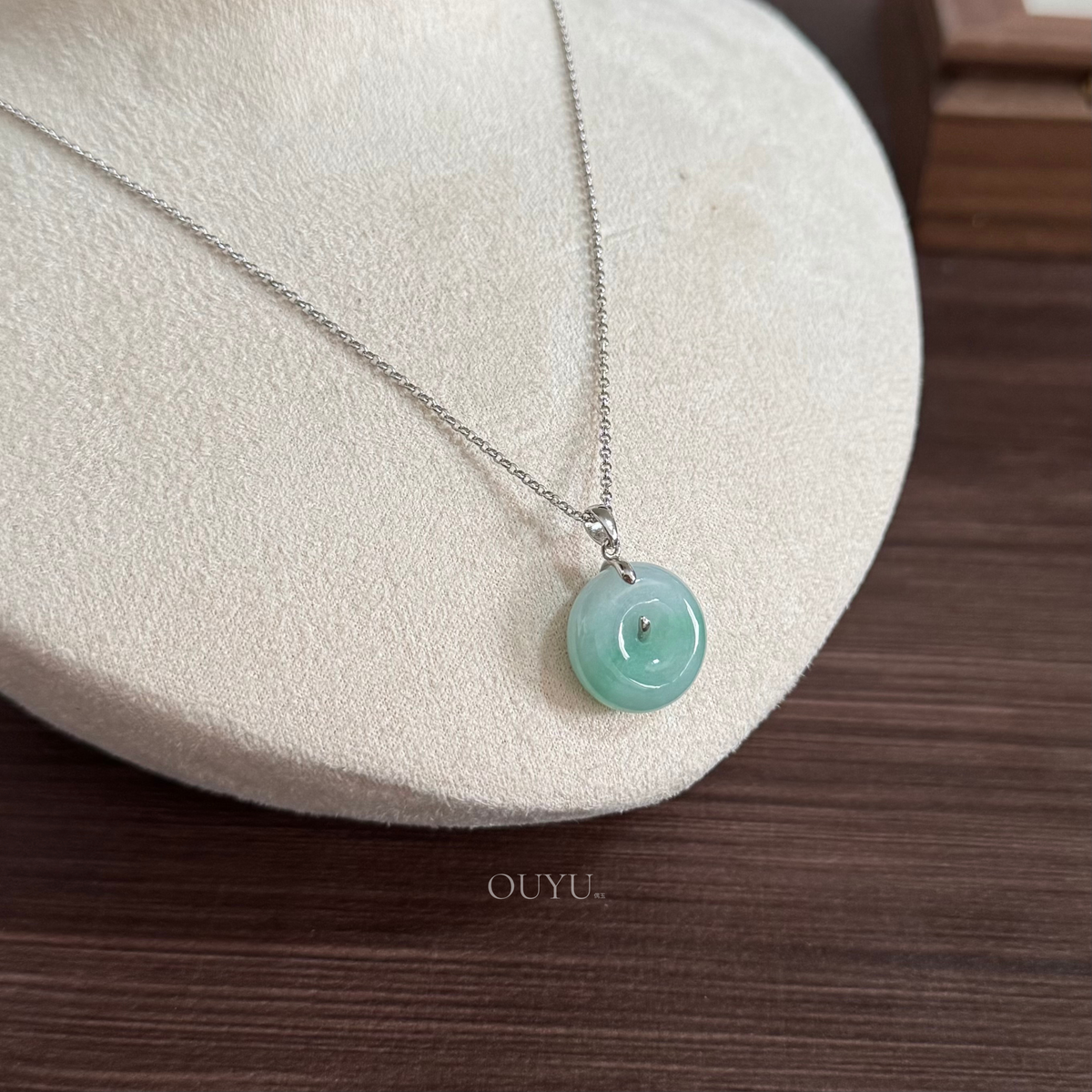 Soft Green Necklace · 平安扣