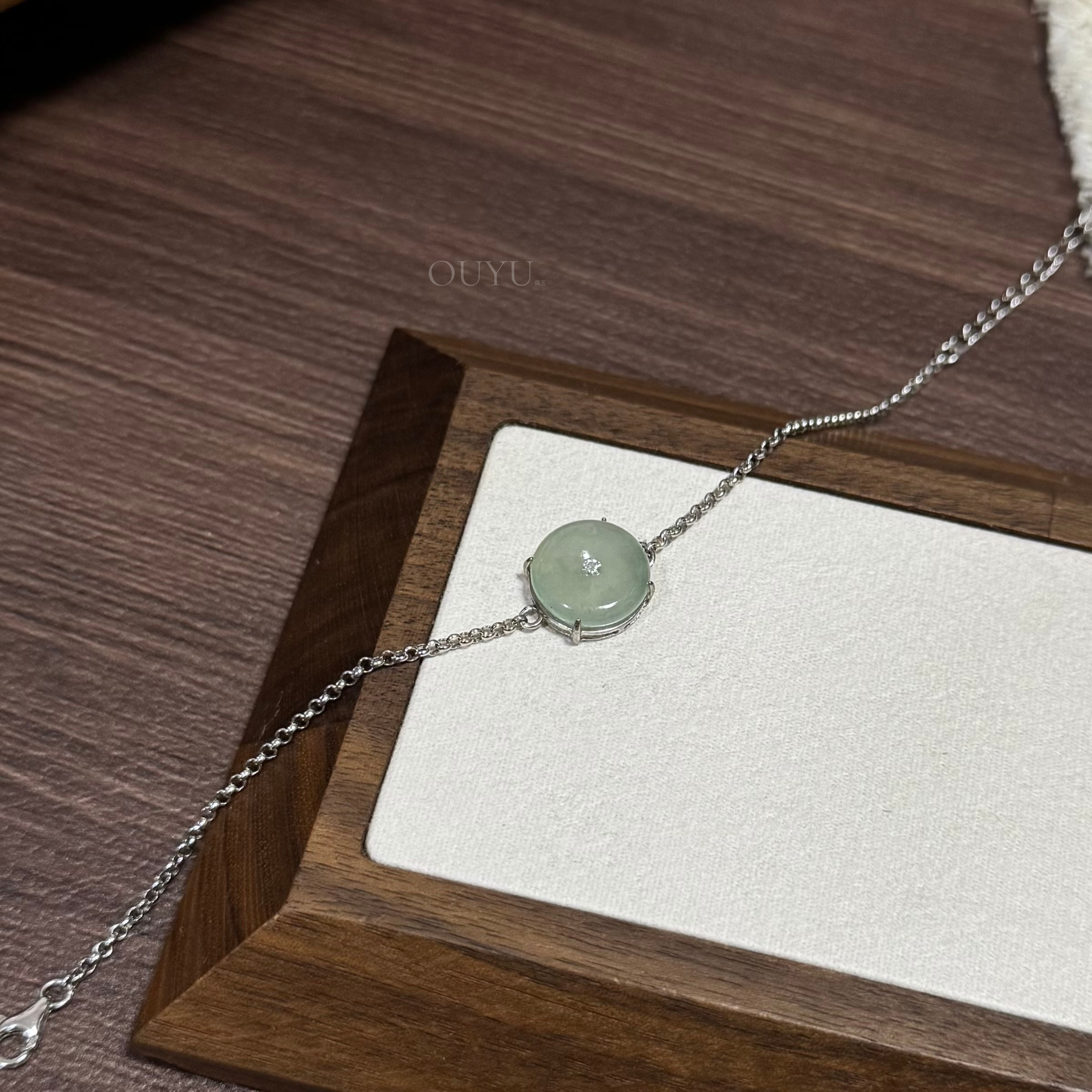 Buckle Jadeite Bracelet