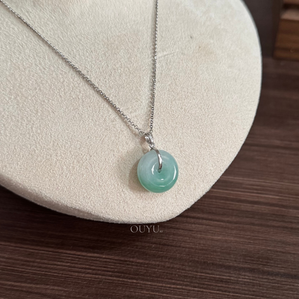 Soft Green Necklace · 平安扣