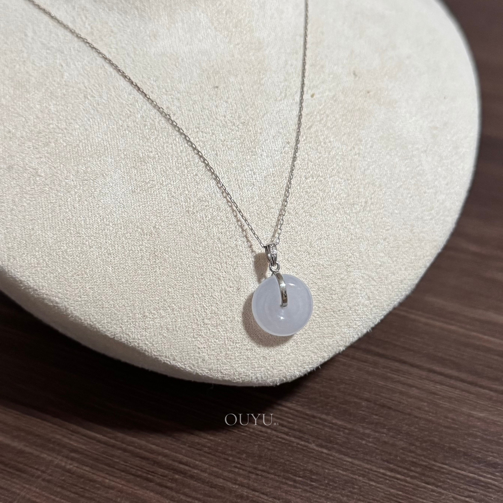 Petite Buckle 平安扣 Necklace · Cool Undertone