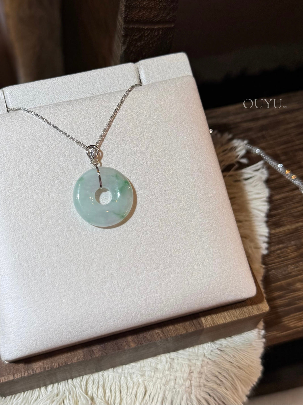 Light Piaohua Donut Necklace · 飘花甜甜圈