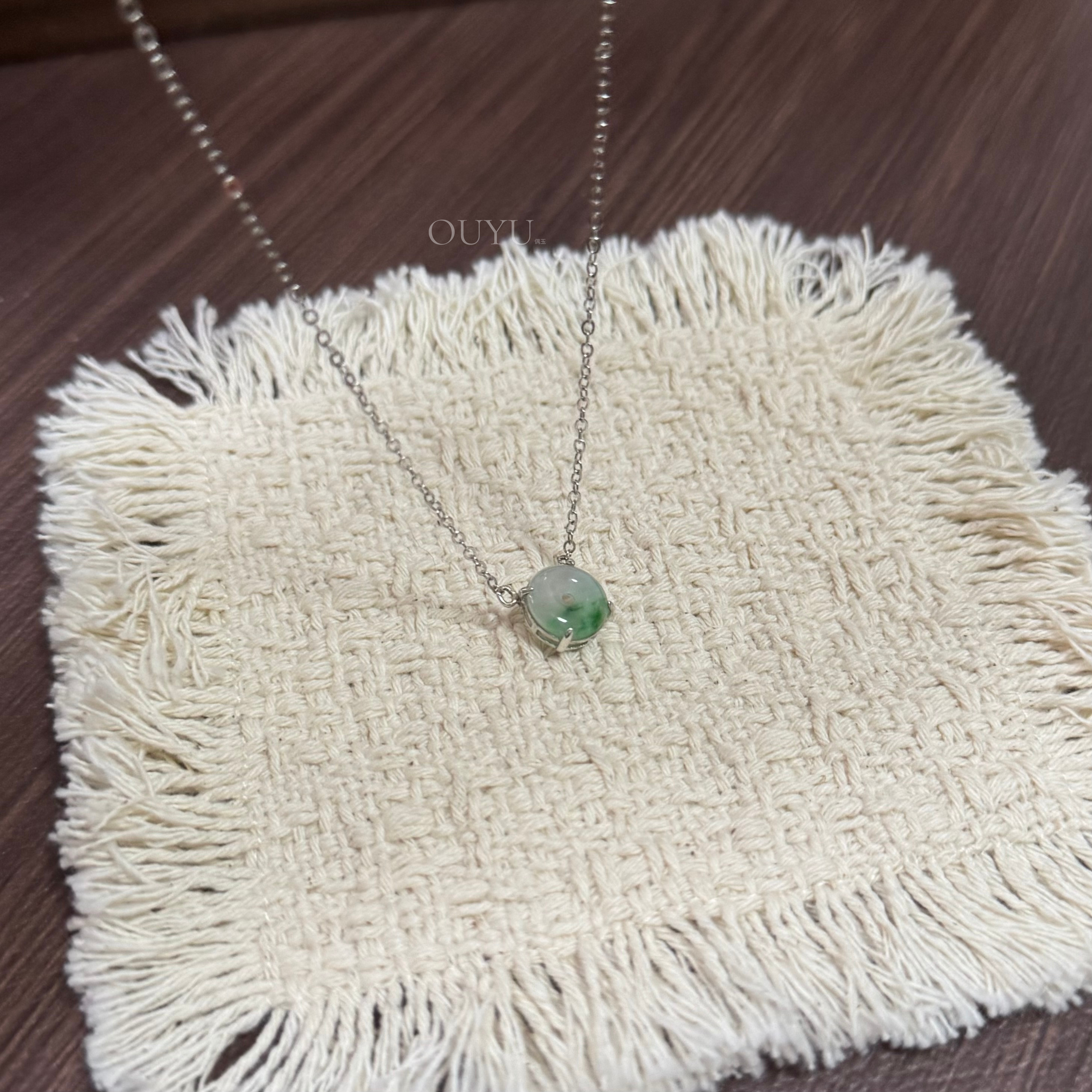Petite 平安扣 Necklace