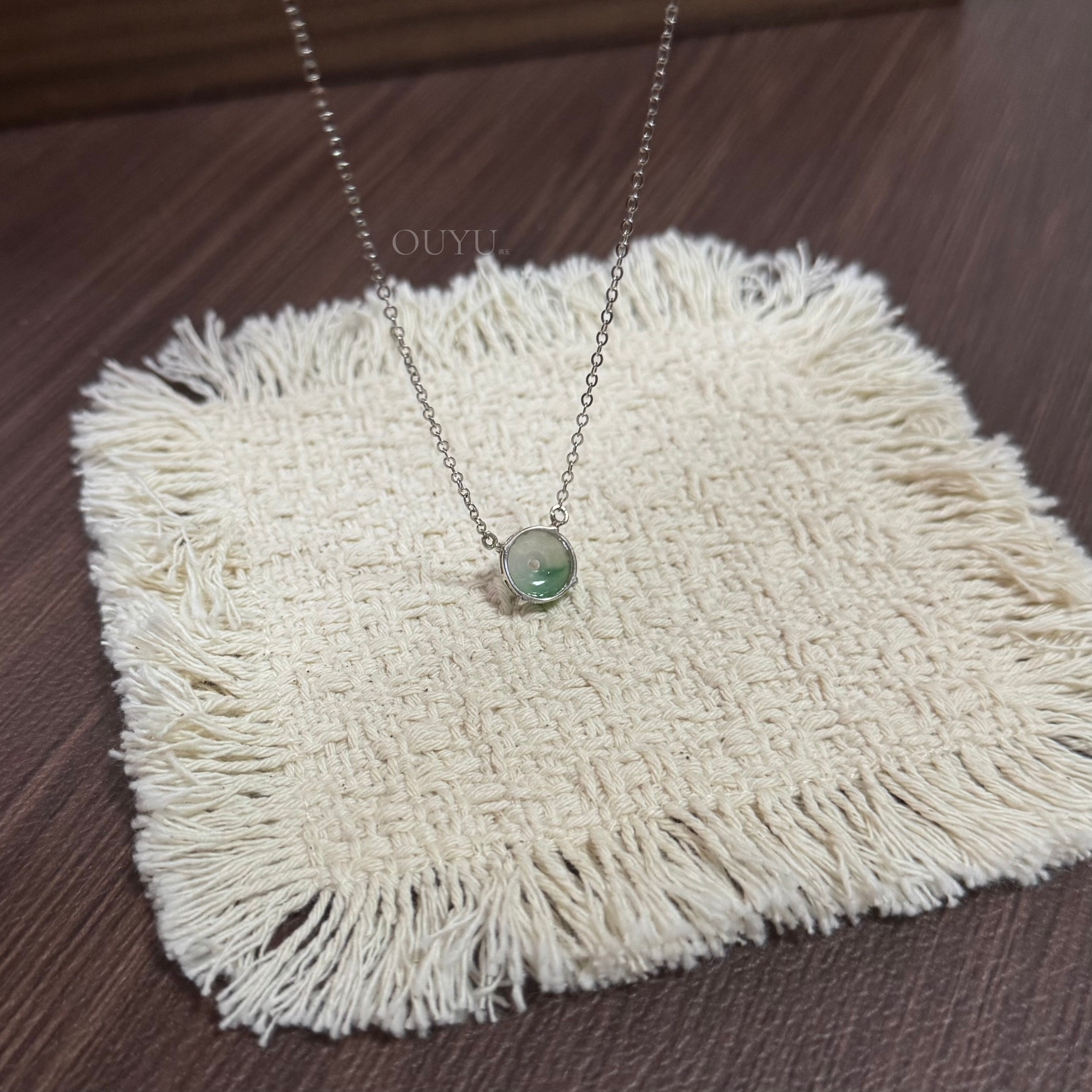 Petite 平安扣 Necklace