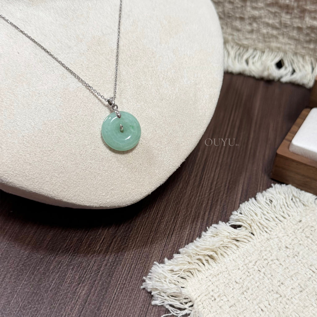 Light Apple Green Necklace