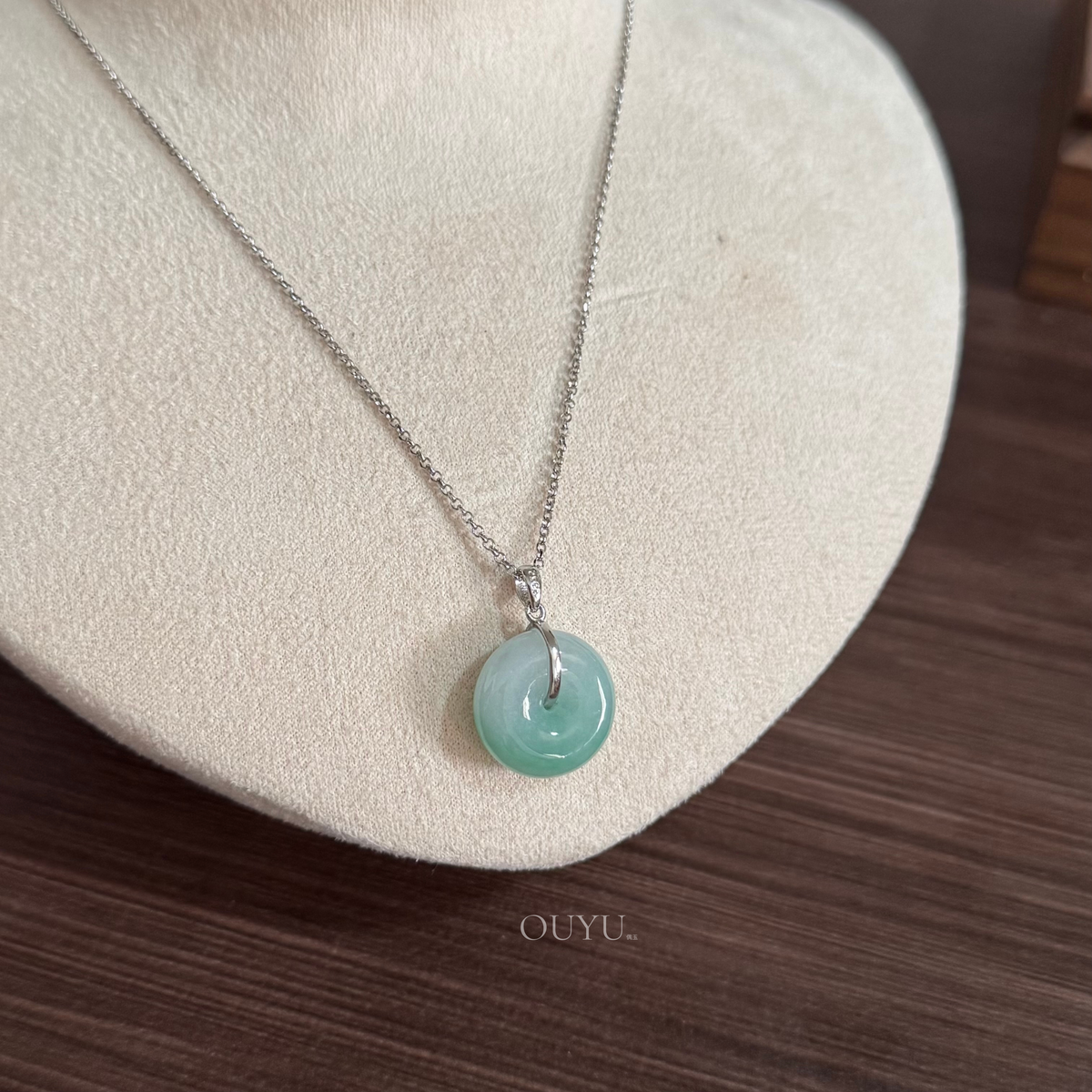 Soft Green Necklace · 平安扣